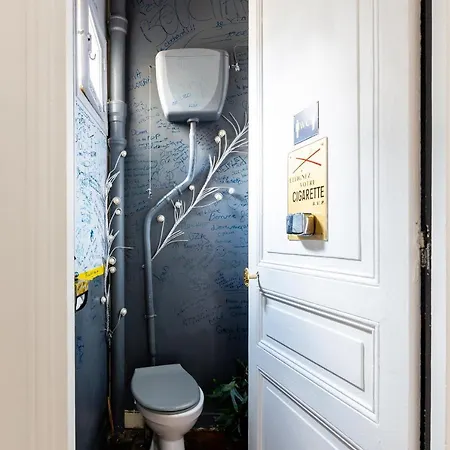 Veeve - Balcony Bliss Apartment Paris