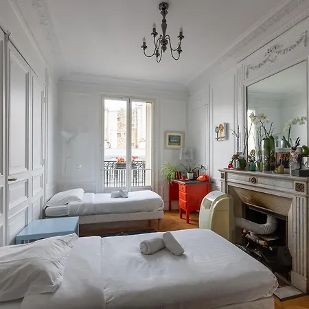 Veeve - Balcony Bliss Apartment Paris